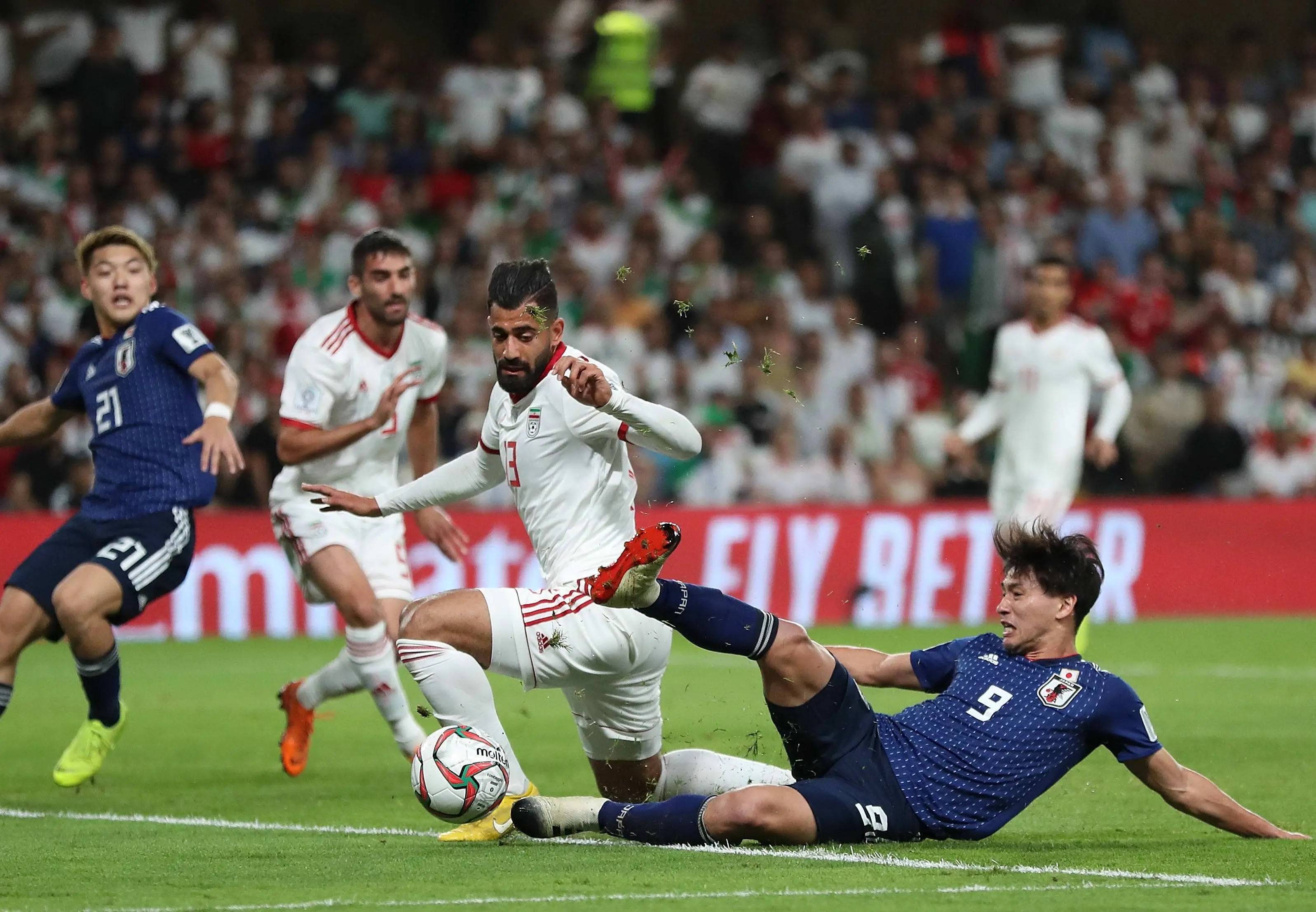 关于足球界热闻：南极洲球员在世界级比赛中发挥出色的信息