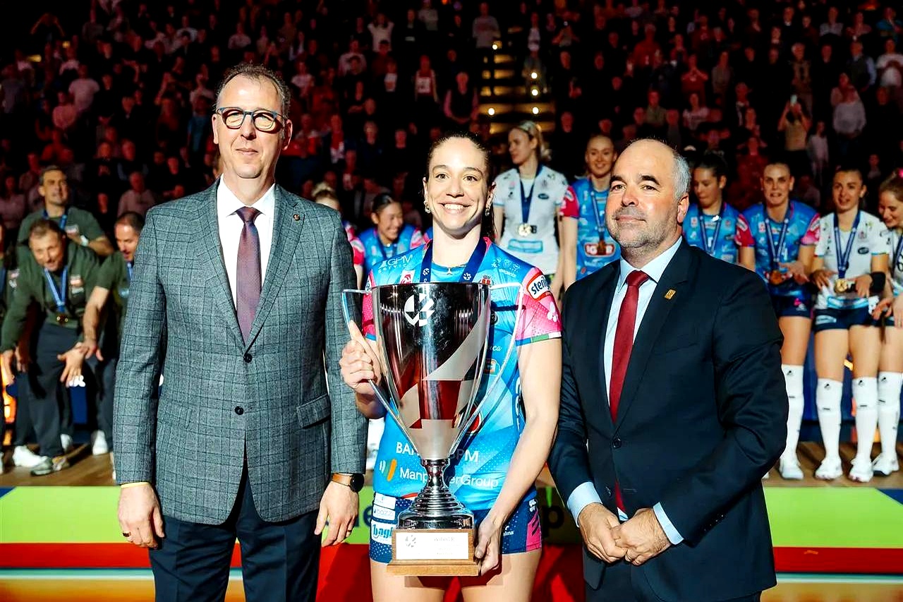 包含瑞士不敌意大利憾失欧洲杯四强席位的词条