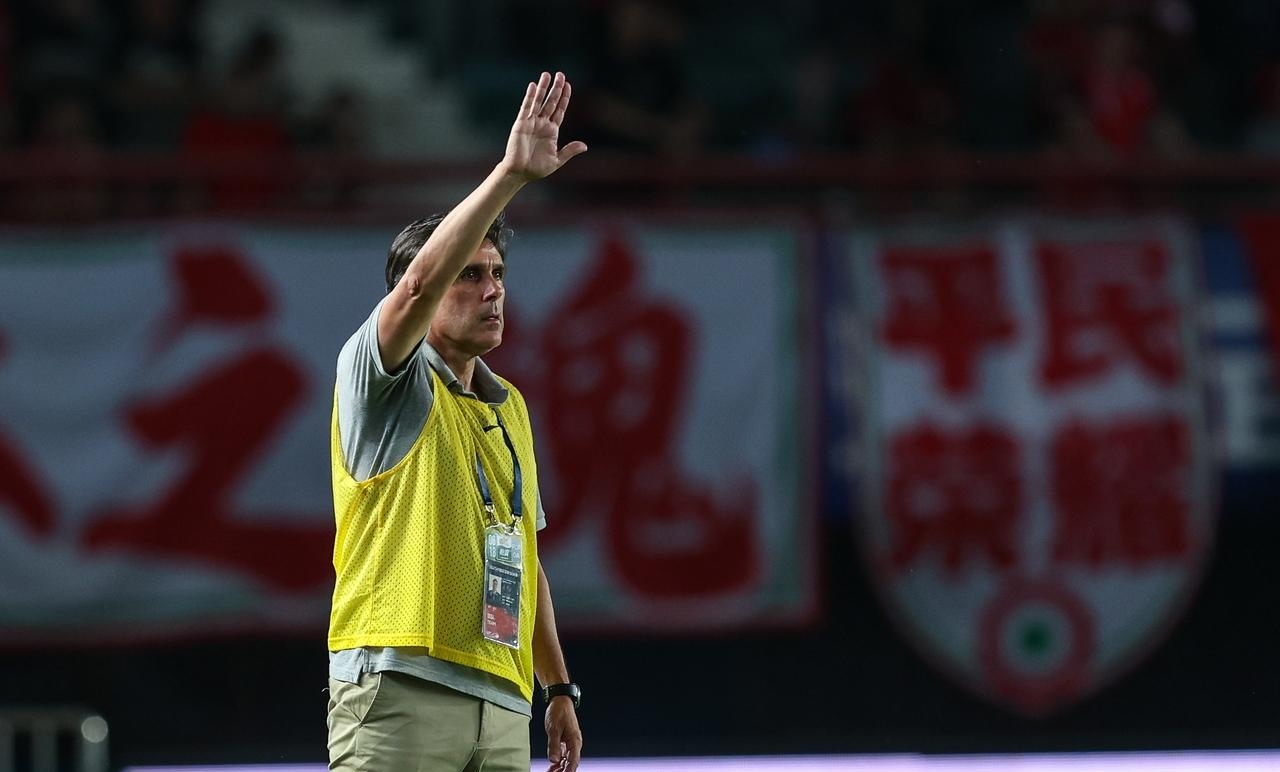 包含临场指挥出色，助球队最后时刻逆袭取胜的词条