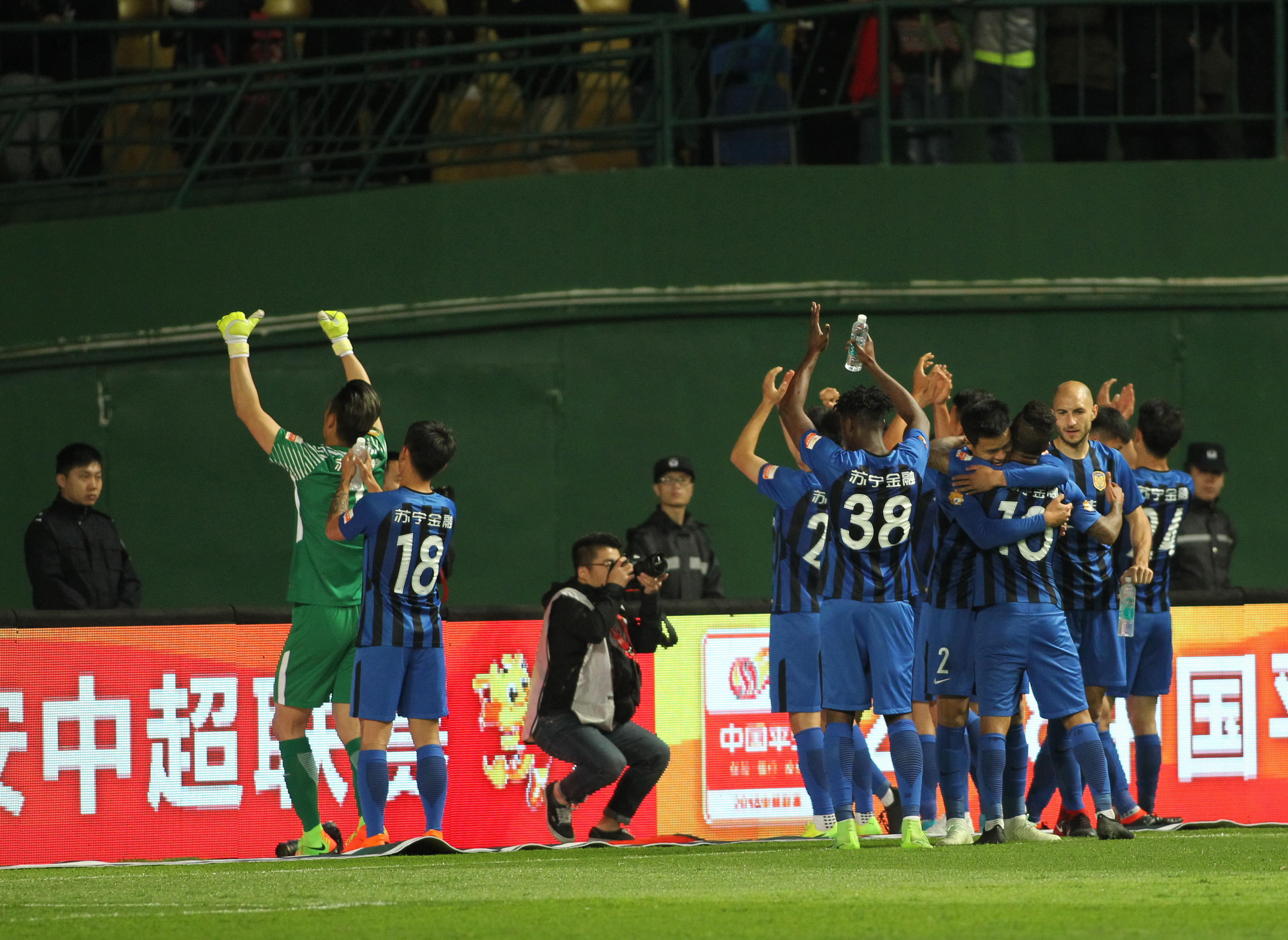 江苏苏宁主场逼平广州富力，稳固积分位置的简单介绍