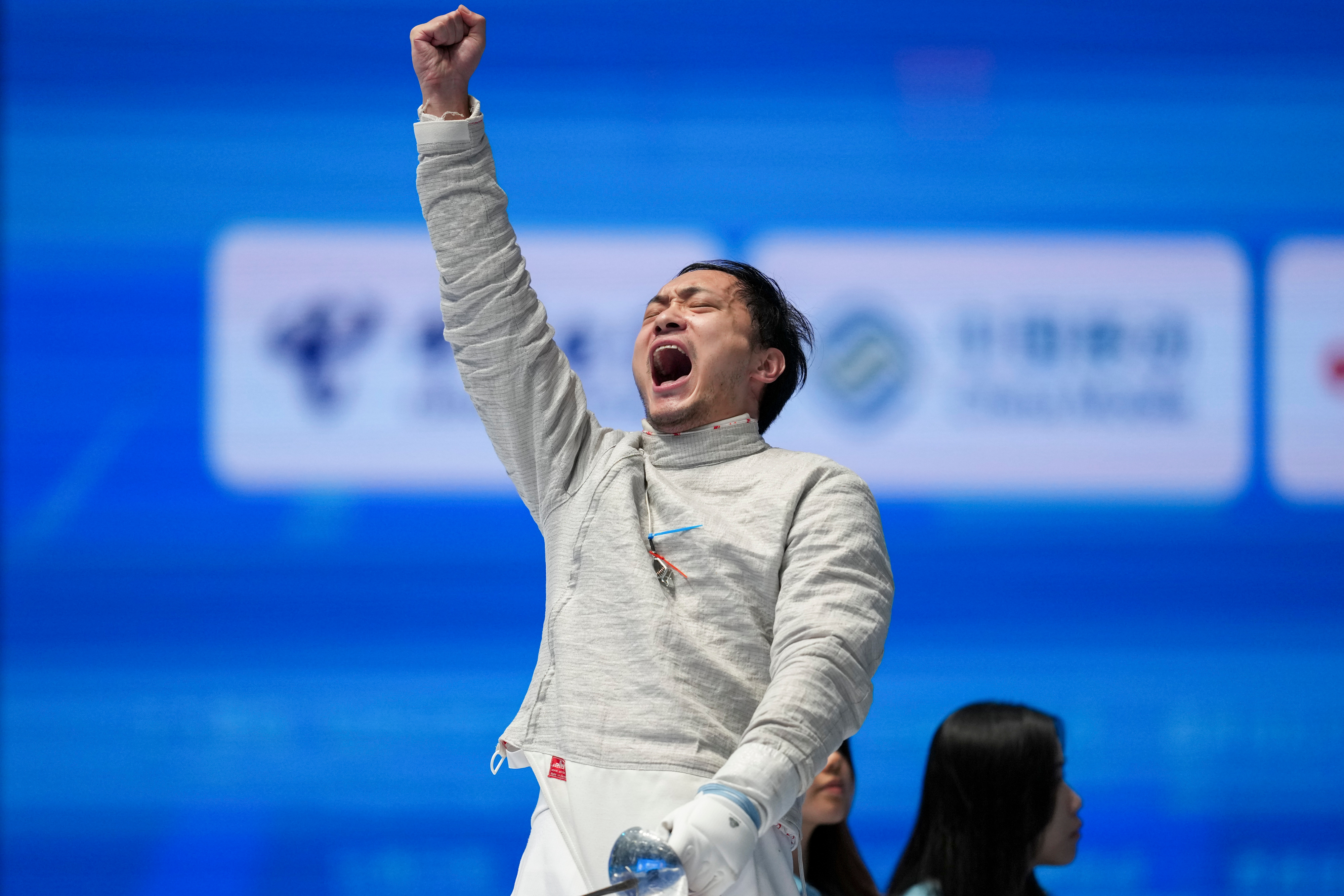 关于韩国击剑选手拼尽全力，夺得铜牌的信息