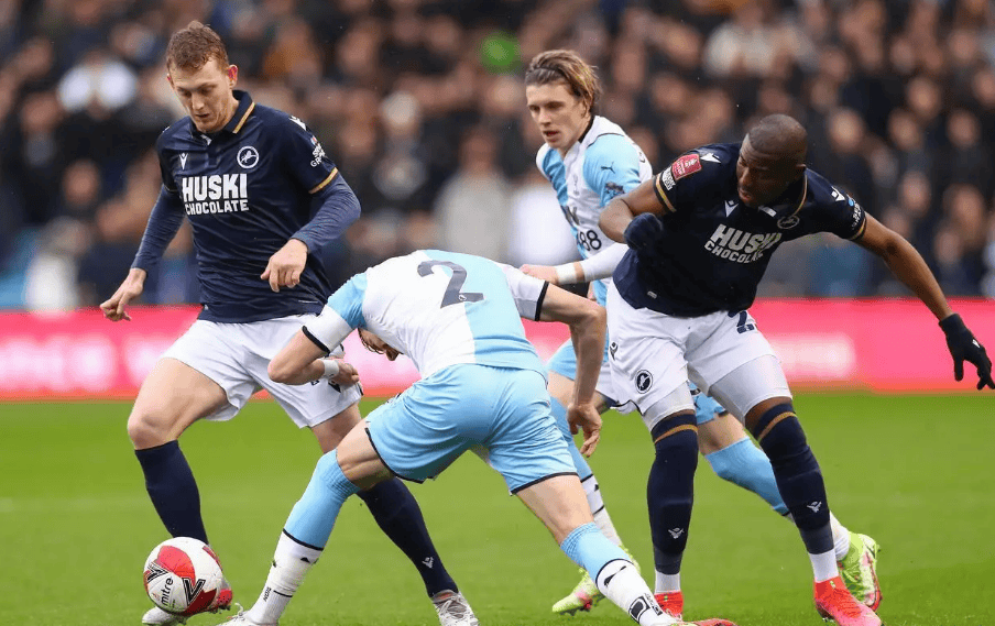 包含赛场上呈现激烈竞争，胜负难料的词条