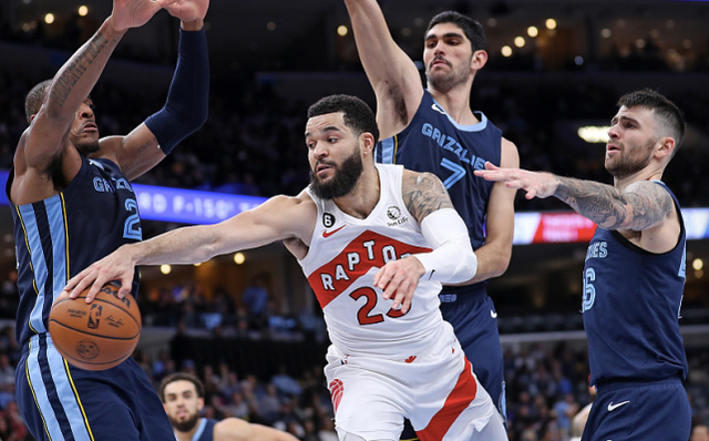 猛龙主控处子秀，率队逆转击败对手的简单介绍