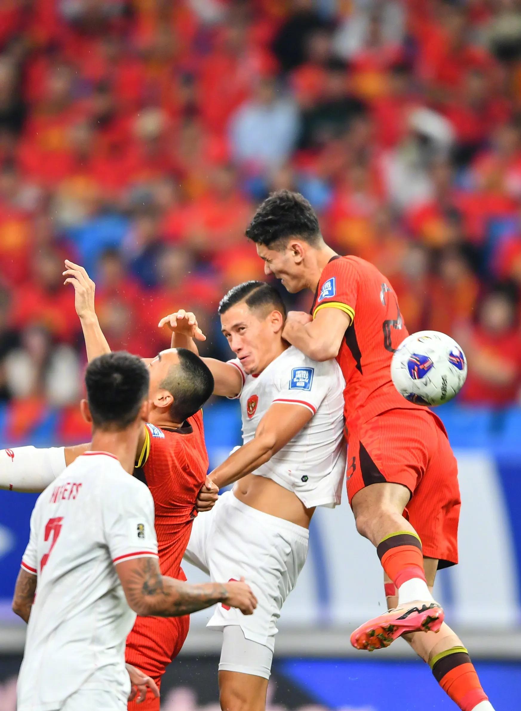 开云下载-包含热门足球赛事突破拼劲，强队遭遇劲敌厮杀的词条